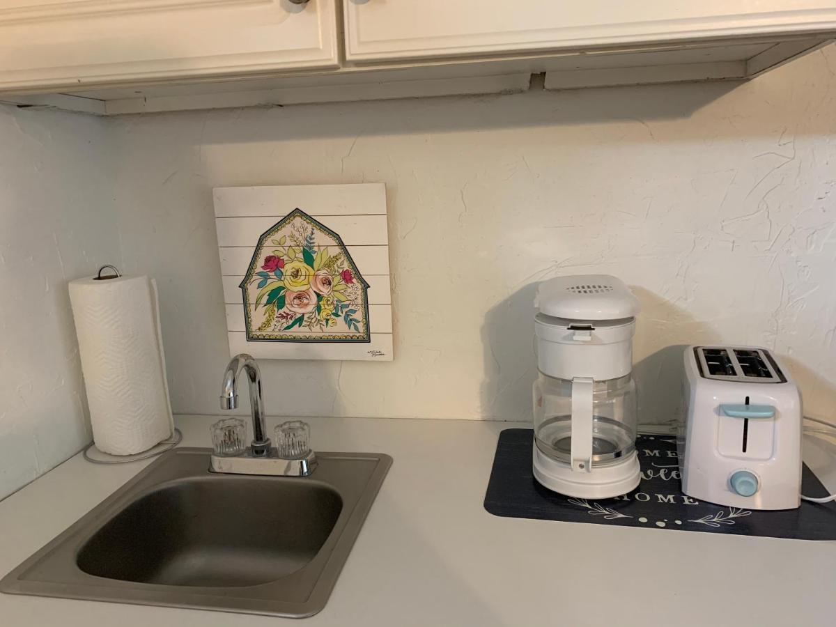 Cozy Studio Only 10 Minutes By Car Of Siesta Key サラソータ エクステリア 写真