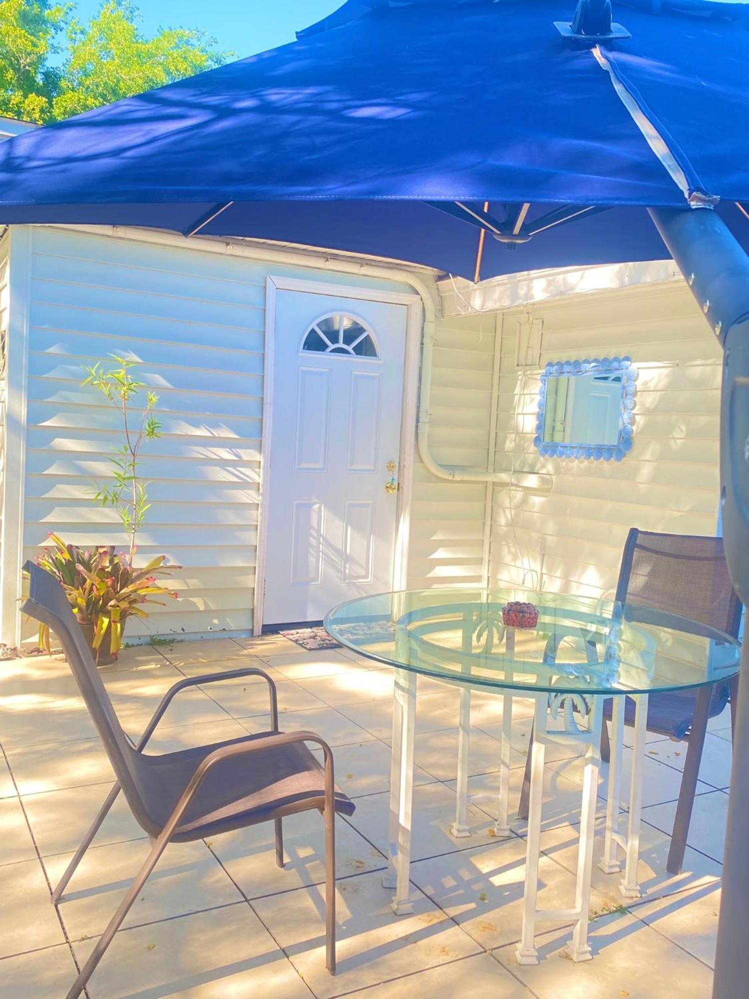 Cozy Studio Only 10 Minutes By Car Of Siesta Key サラソータ エクステリア 写真